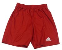 Červené sportovní kraťasy s logem Adidas