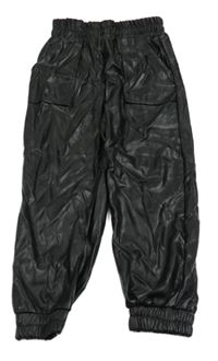 Černé koženkové cuff kalhoty 