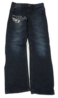 Tmavomodré rifle s nápisy C&A