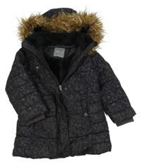 Tmavošedo-černý vzorovaný prošívaný šusťákový zimní kabát s kapucí s kožešinou Next