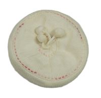 Nové - Smetanový pletený baret s bambulemi C&A