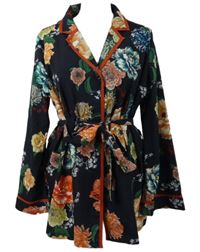 Dámská tmavomodrá květovaná halenka s páskem Lipsy 