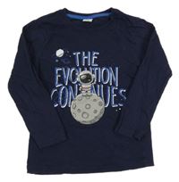 Tmavomodré triko s nápisem a kosmonautem 