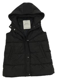 Černá šusťáková prošívaná zateplená vesta s kapucí Tu