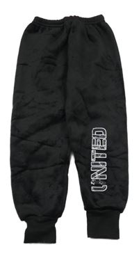 Černé sametové tepláky s nápisem