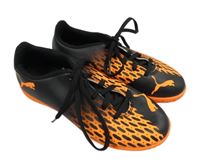 Černo-neonově oranžové vzorované koženkové sálovky s logem PUMA vel. 33