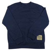 Tmavomodrá mikina s nášivkou 