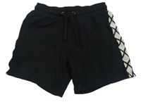 Černé teplákové kraťasy se vzorem River Island
