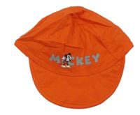 Červená kšiltovka s Mickeym George 