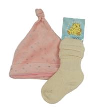 Nové - 2Set - Růžová sametová čepice s hvězdičkami PRIMARK + smetanové ponožky vel. 16-18