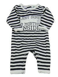 Černo-bílý pruhovaný overal s potiskem 