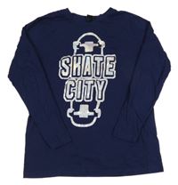 Tmavomodré triko s nápisem a skatem Y.F.K.