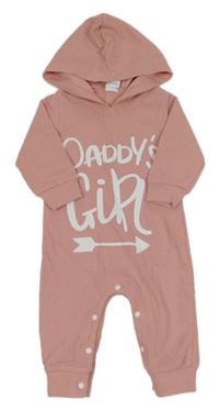 Světlerůžový žebrovaný overal s nápisem a kapucí 