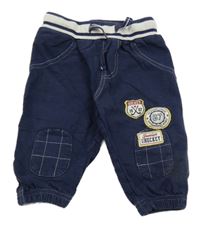 Tmavomodré tepláky riflového vzhledu s potiskem 