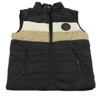 Černo-smetanovo-béžová šusťáková zateplená vesta s nášivkou Peacocks