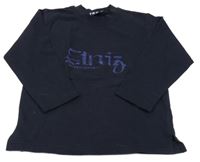 Tmavomodrá mikina s nápisem