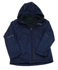 Tmavomodrá softshellová bunda s nápisem a kapucí Crane