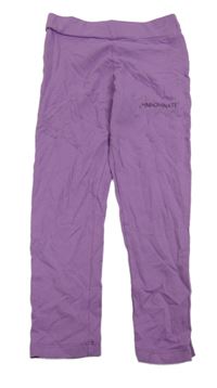 Fialové legíny s nápisem 