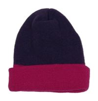 Lilkovo-fuchsiová čepice