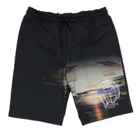 Černé teplákové kraťasy s potiskem Primark