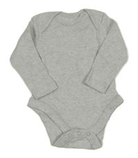 Světlešedé body F&F