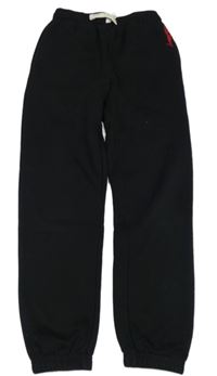 Černé tepláky s nápisem 