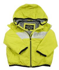 Neonově-žluto-bílá šusťáková podzimní bunda s nápisem a kapucí C&A