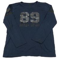 Tmavomodré triko s číslem z flitrů tchibo