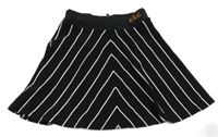 Černo-bílá pruhovaná kolová sukně 