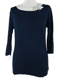 Dámský tmavomodro-bílý svetr s mašlí Wallis 