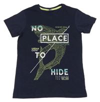 Tmavomodré tričko se žralokem Y.F.K.