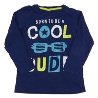 Tmavomodré triko s nápisem 