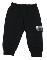 Černé tepláky s kapsičkou 