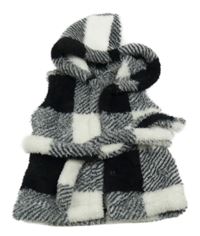 Černo-bílá kostkovaná chlupatá vesta s páskem a kapucí Shein 