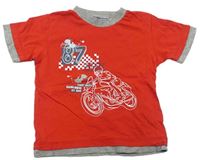 Červené tričko s motorkářem a čísly 