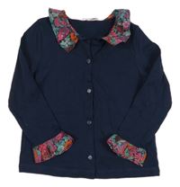 Tmavomodré propínací triko s barevnými květovanými volánky 