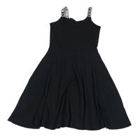 Černé šaty s nápisy C&A