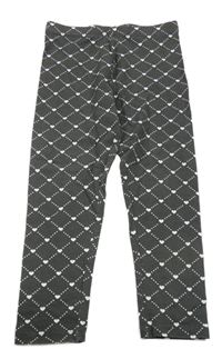 Tmavošedo-bílé kárované legíny se srdíčky Matalan