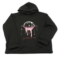 Černá sportovní mikina s obrázkem a kapucí