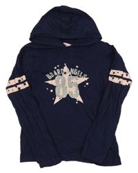 Tmavomodré triko s hvězdou a kapucí 