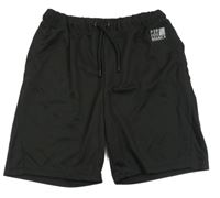 Černé sportovní kraťasy s nápisem Yigga