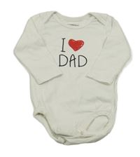 Bílé body s nápisem H&M