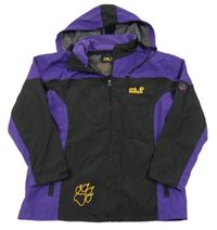 Fialovo-černá šusťáková jarní funkční bunda s logem a kapucí Jack Wolfskin vel. 176