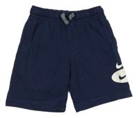 Tmavomodré teplákové kraťasy s logem Nike 