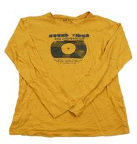 Hořčicové triko s deskou a nápisy BLUE SEVEN