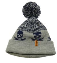Šedo-tmavomodrá melírovaná pletená čepice s lebkami a vzorem a bambulí 