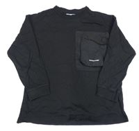 Černé triko s šusťákovou kapsou Zara