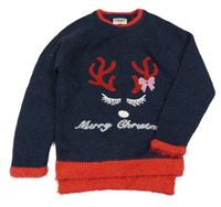 Tmavomodro-červený vlněný svetr se sobem a nápisem 