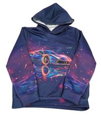 Tmavomodro-růžová vzorovaná mikina s autem a kapucí 