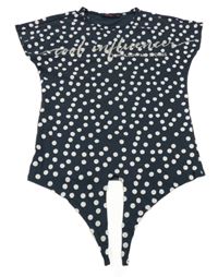 Tmavomodré puntíkaté tričko s nápisem Persival